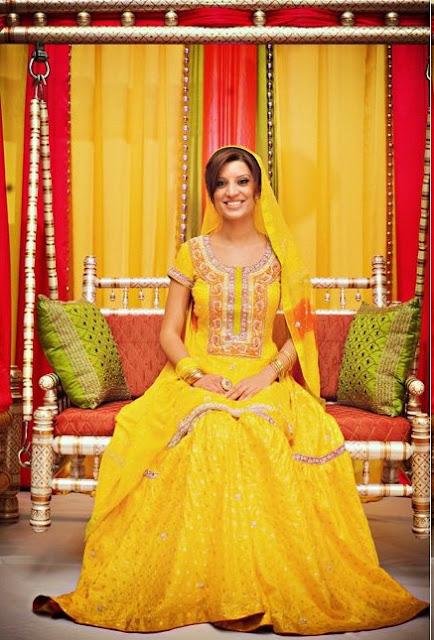 Latest-Bridal-Mehndi-Dresses-Collection-2011-6.jpg