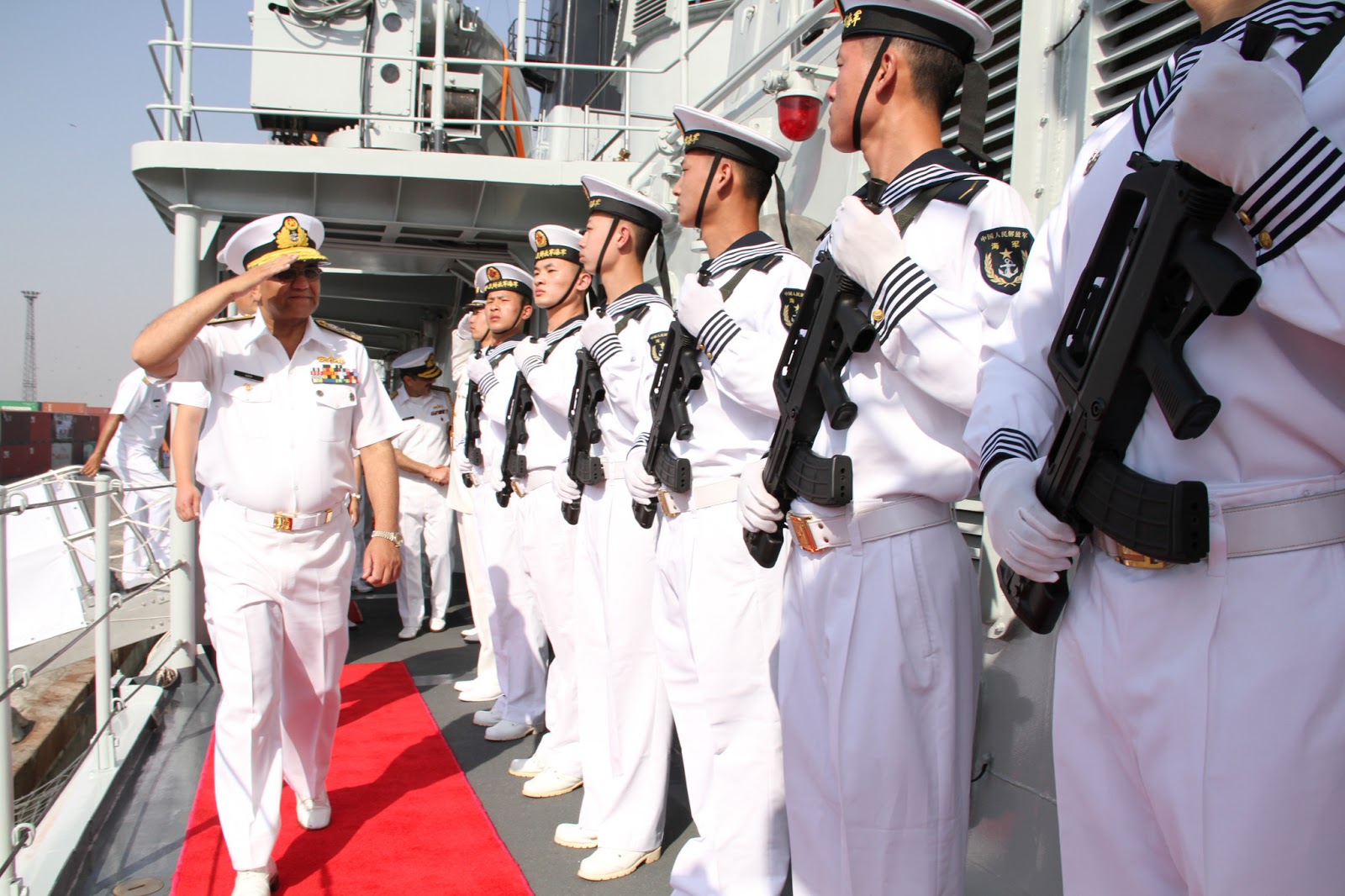 Chief+of+the+Naval+Staff+Admiral+Asif+Sandila+being+received++by+personel+onboard+Chinese+ship.%60.JPG