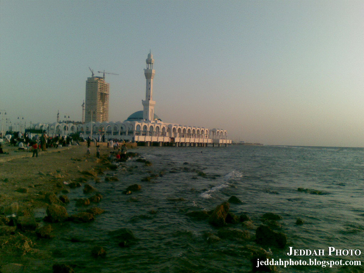 Mosque+inside+the+sea+at+Jeddah+Beach.jpg