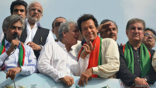 140814120203_pti_leaders_on_rally_bus_512x288_imrankhanpti.jpg