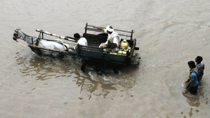 140905032919_pakistan-floods.gif