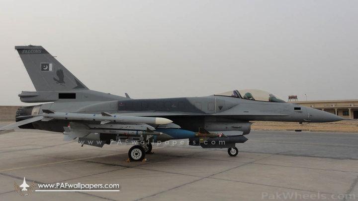 263528-PAF-F-16C-Block-52-with-CFT-F-16-bk52-c-amraam.jpg