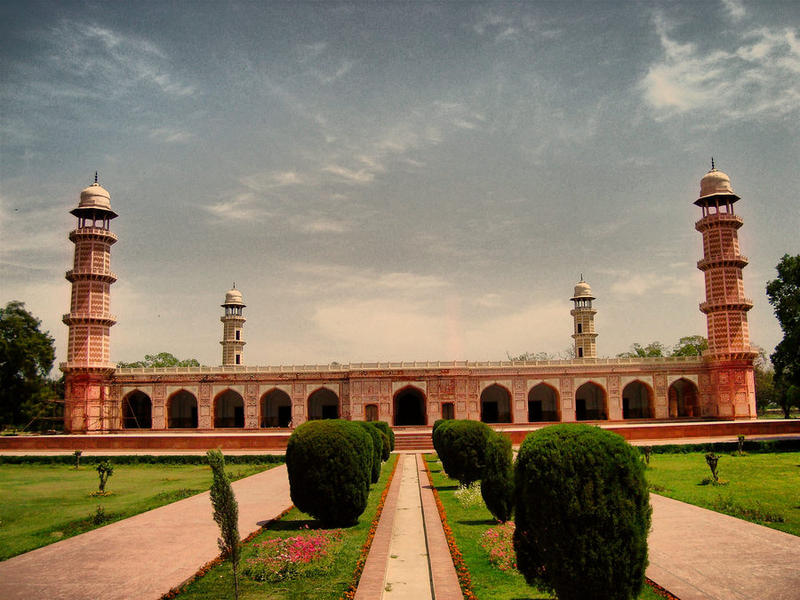 Jahangir__s_Tomb___Lahore_by_pakistanis.jpg
