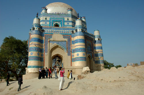 14-tomb-of-bibi-jawindi-uch-sharif-punjab-3-march-2007-photo-by-gordon-brent-ingram.jpg