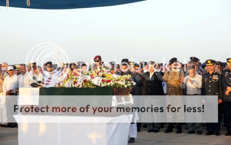 1363631810-funeral-of-retired-fighter-pilot-mm-alam-at-masroor-airbase-in-karachi_1885614_zps0c8d3366.jpg