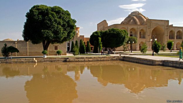 160714124106_bukhara_bahaoddin_naqshband_historical_complex_tajik_photographer_jamshid_shayev_624x351_bbcpersian.jpg