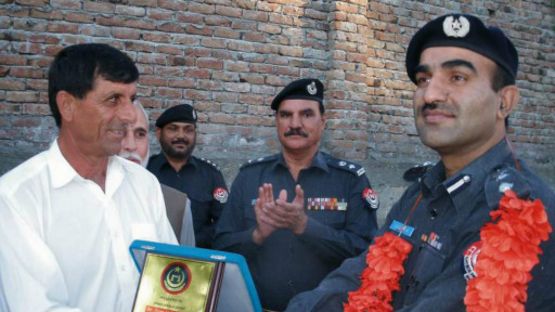 141027112206_pakistan_swat_police_medals_512x288_bbc_nocredit.jpg