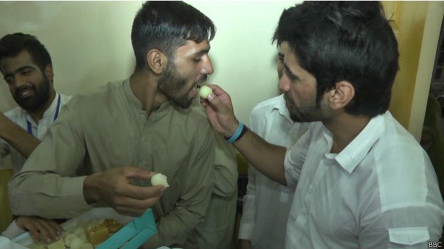 160717142004_pakistani_boxer_muhammad_waseem_win_celebrations_624x351_bbc.jpg