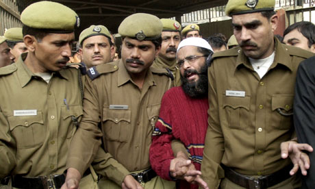Police-bring-Afzal-Guru-t-008.jpg