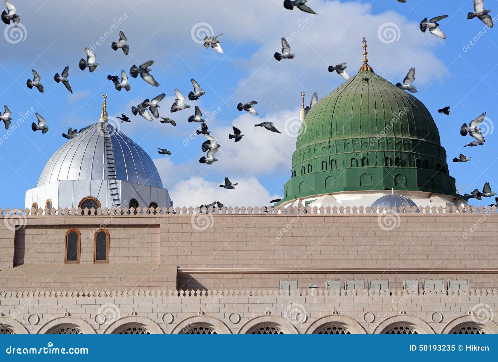 towers-nabawi-mosque-prophet-muhammed-holy-pigeons-flying-sky-medina-ksa-50193235.jpg