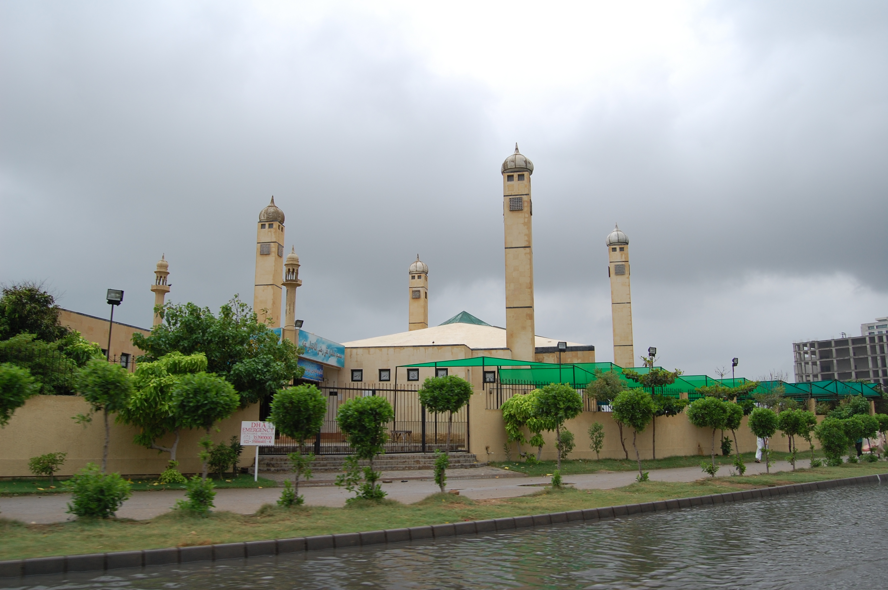 Mosque_in_DHA,_Karachi.JPG