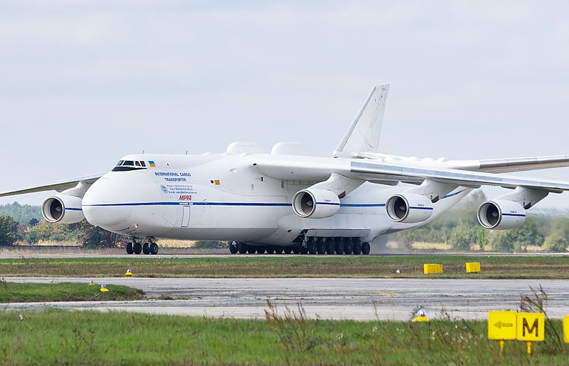 800px-An-225_Mriya_4.jpg