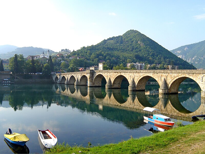 800px-Bridge_on_the_Drina_July_2009.jpg