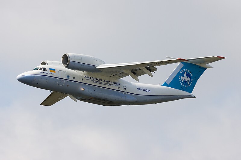 800px-Antonov-An-74.jpg