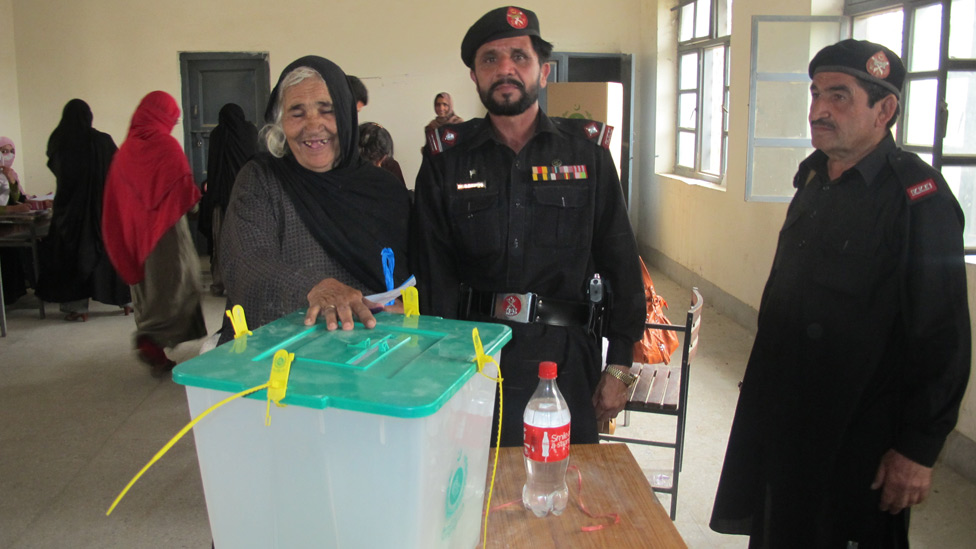 130511132630_khyberelections-femalevote-.jpg