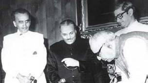 130529145924_junejo_with_zia_304x171_pakgov_nocredit.jpg