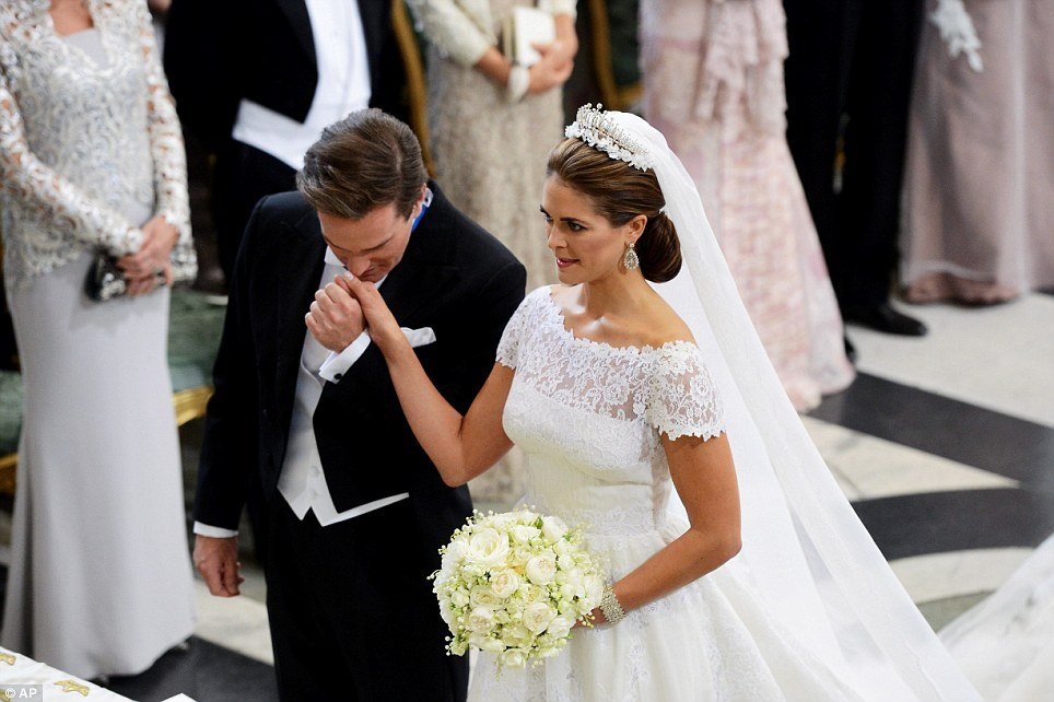 Princess-Madeleine-of-Sweden-turned-fairytale-bride-as-she-married-American-banker-Christopher-O%E2%80%99Neill-watched-by-European-royals-and-the-cream-of-New-York-society.jpg