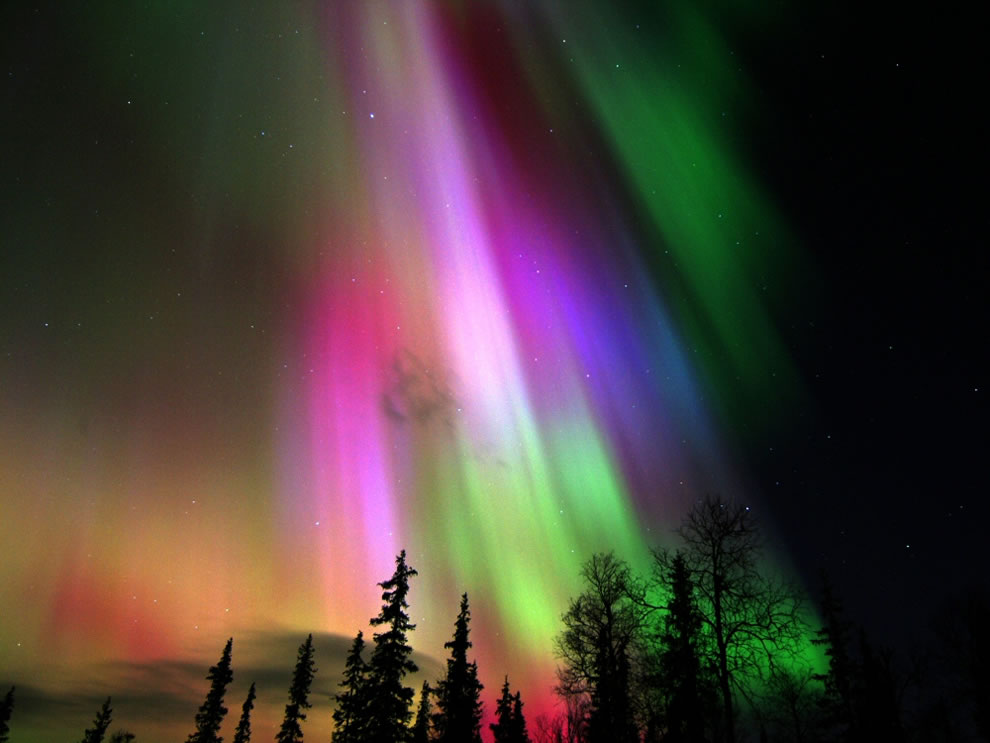 Colorful-Aurora-Borealis-in-Finland.jpg