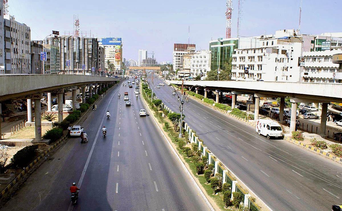 Karachi-Shahrah-e-Faisal-on-a-strike-call.jpg