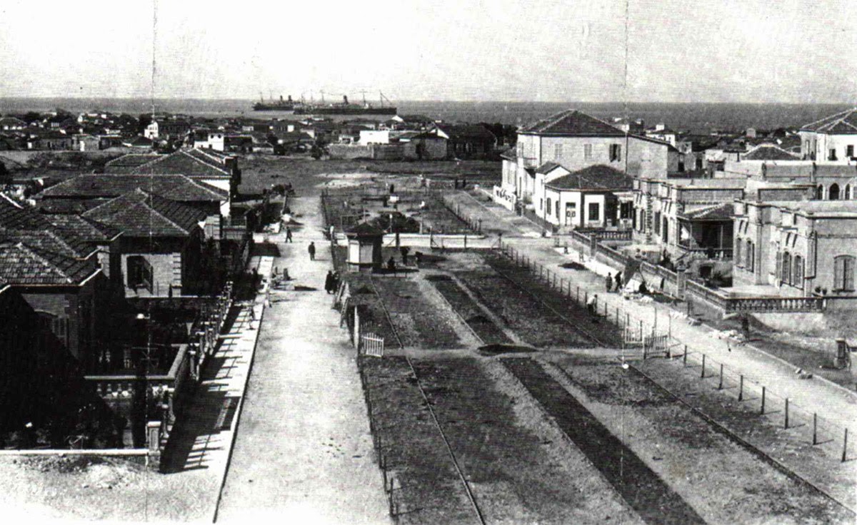 About+100+people+participate+in+a+lottery+to+divide+a+12-acre+plot+of+sand+dunes,+that+would+later+become+the+city+of+Tel+Aviv,+1909+3.jpg