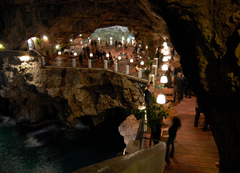 restaurant-inside-a-cave-cavern-itlay-grotta-palazzese-10.jpg