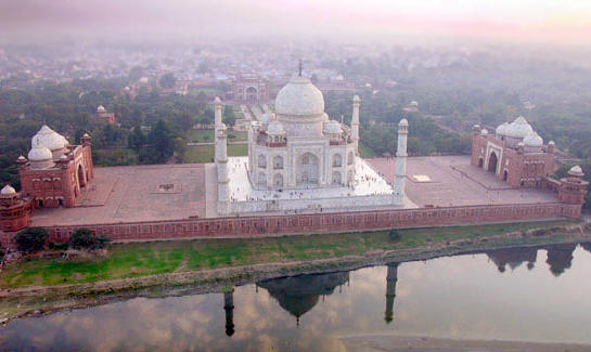 Taj-Mahal-farview2.jpg