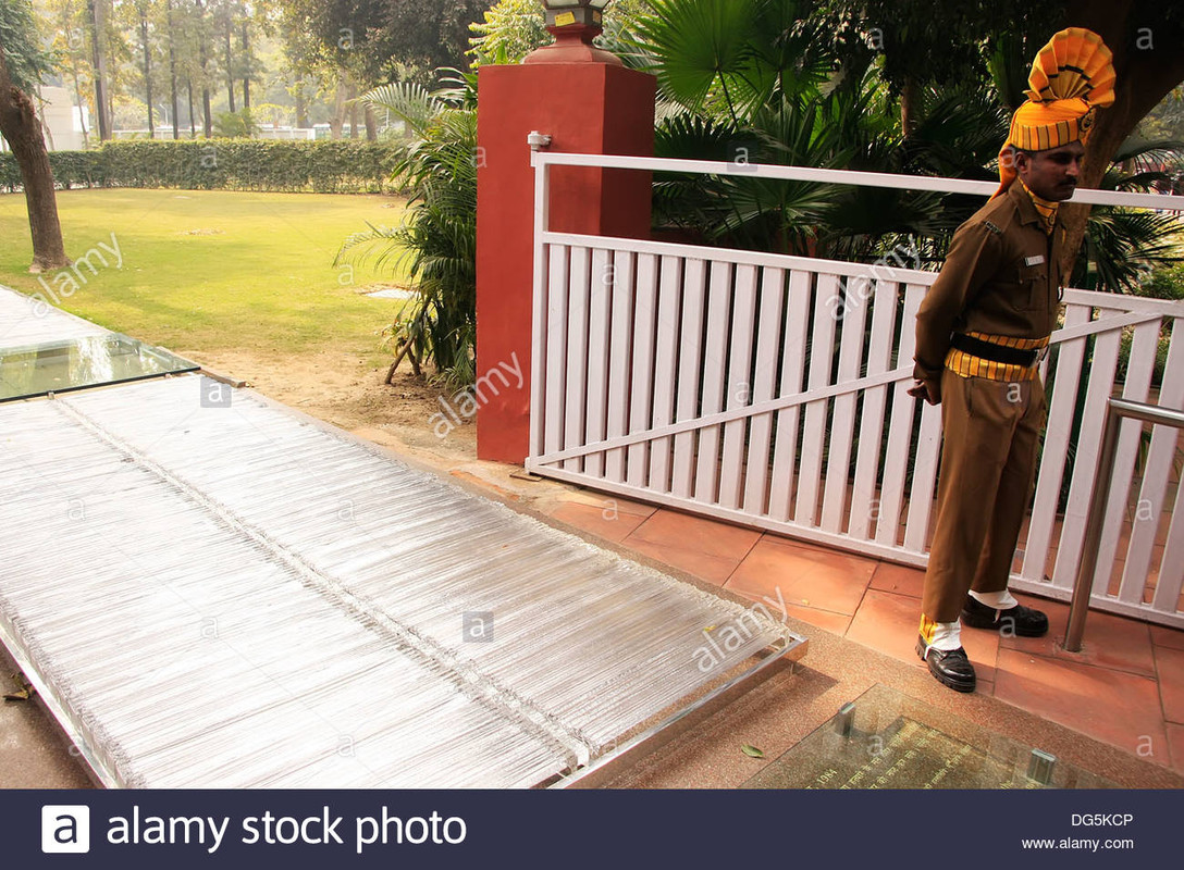 indian-soldier-guarding-place-where-indira-gandhi-was-killed-ind.jpg