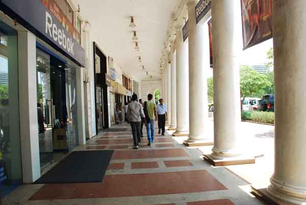 Connaught-Place-shops.jpg