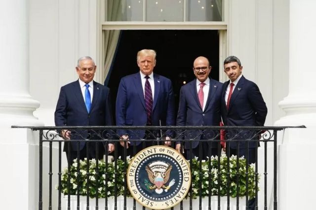 نیتن یاہو، ٹرمپ، بحرین اور متحدہ عرب امارات کے وزرائے خارجہ نے ستمبر 2020 میں واشنگٹن میں ابراہم معاہدے پر دستخط کیے تھے