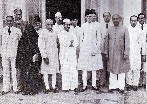 Quaid-e-Azam+with+the+Working+Committee+of+Muslim+League+in+Bombay%252C+1942.jpg
