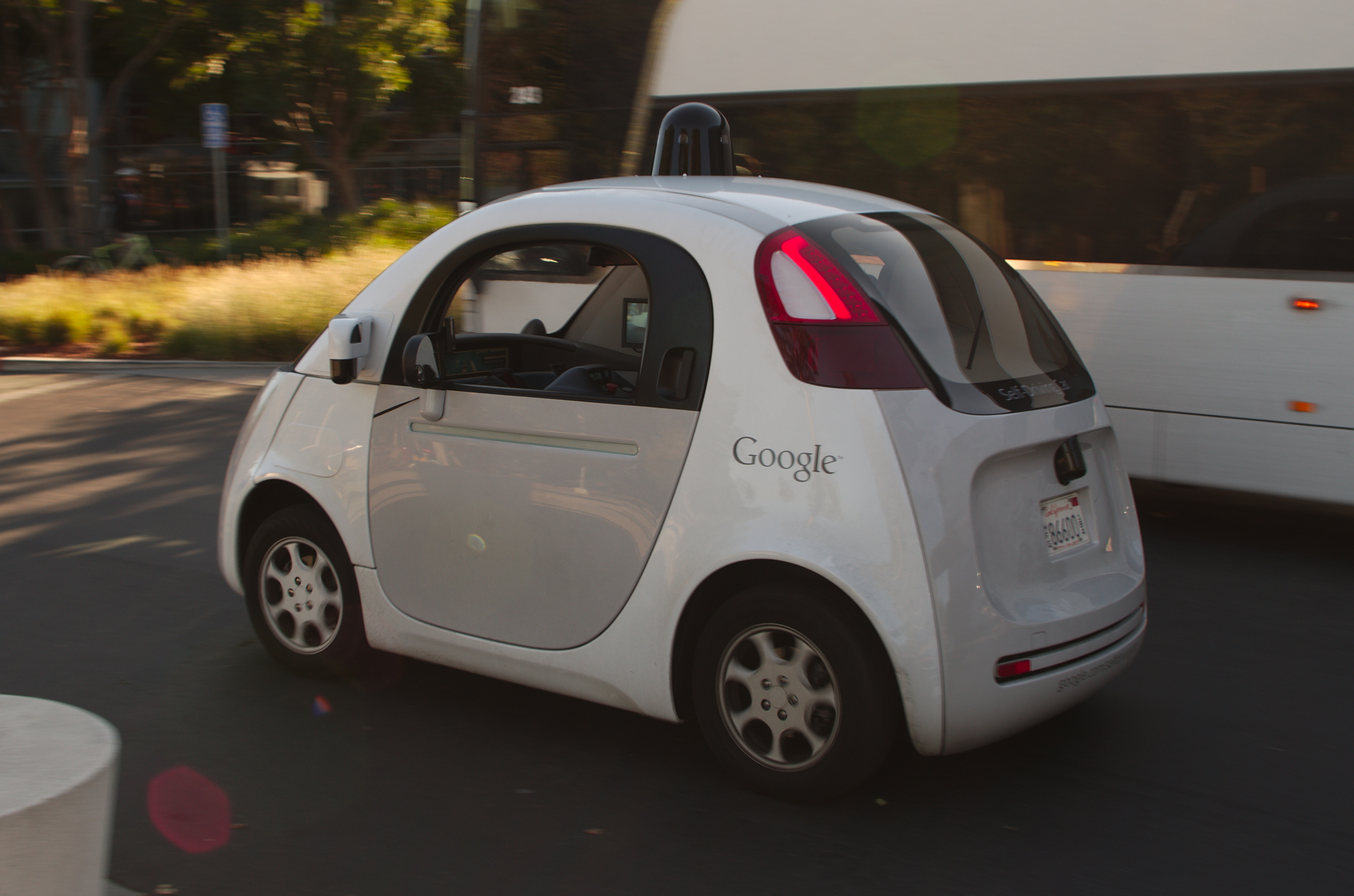 Google_self_driving_car_at_the_Googleplex.jpg