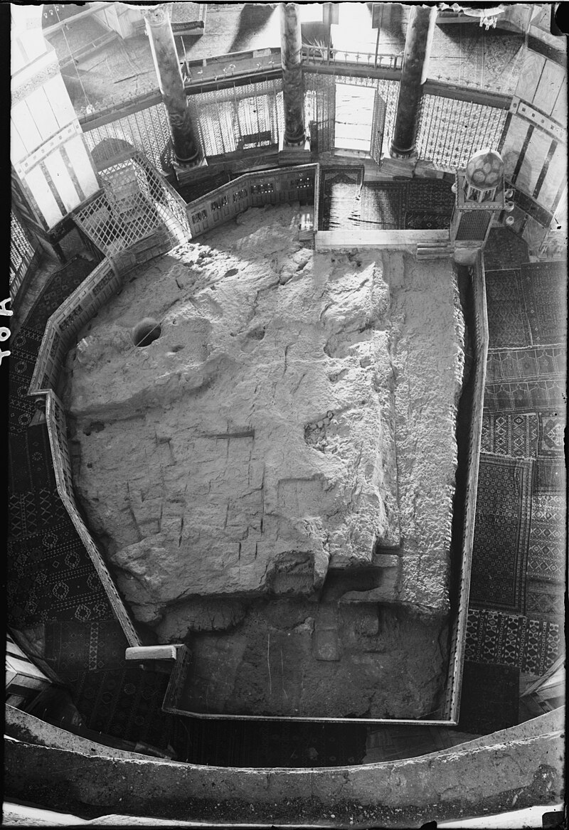 800px-The_rock_of_the_Dome_of_the_Rock_Corrected.jpg